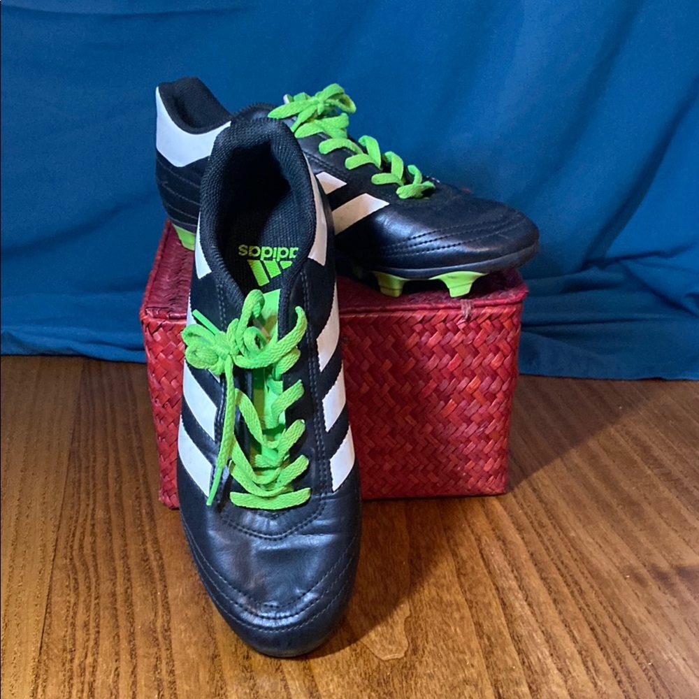 Adidas Kids Black and Green Soccer Shoes boys 7